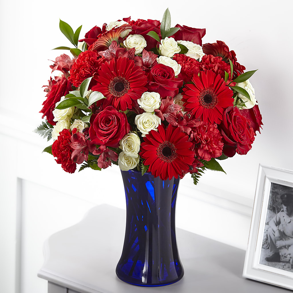 Hearts Embrace Bouquet – Castalia Flower Shoppe, Castalia OH