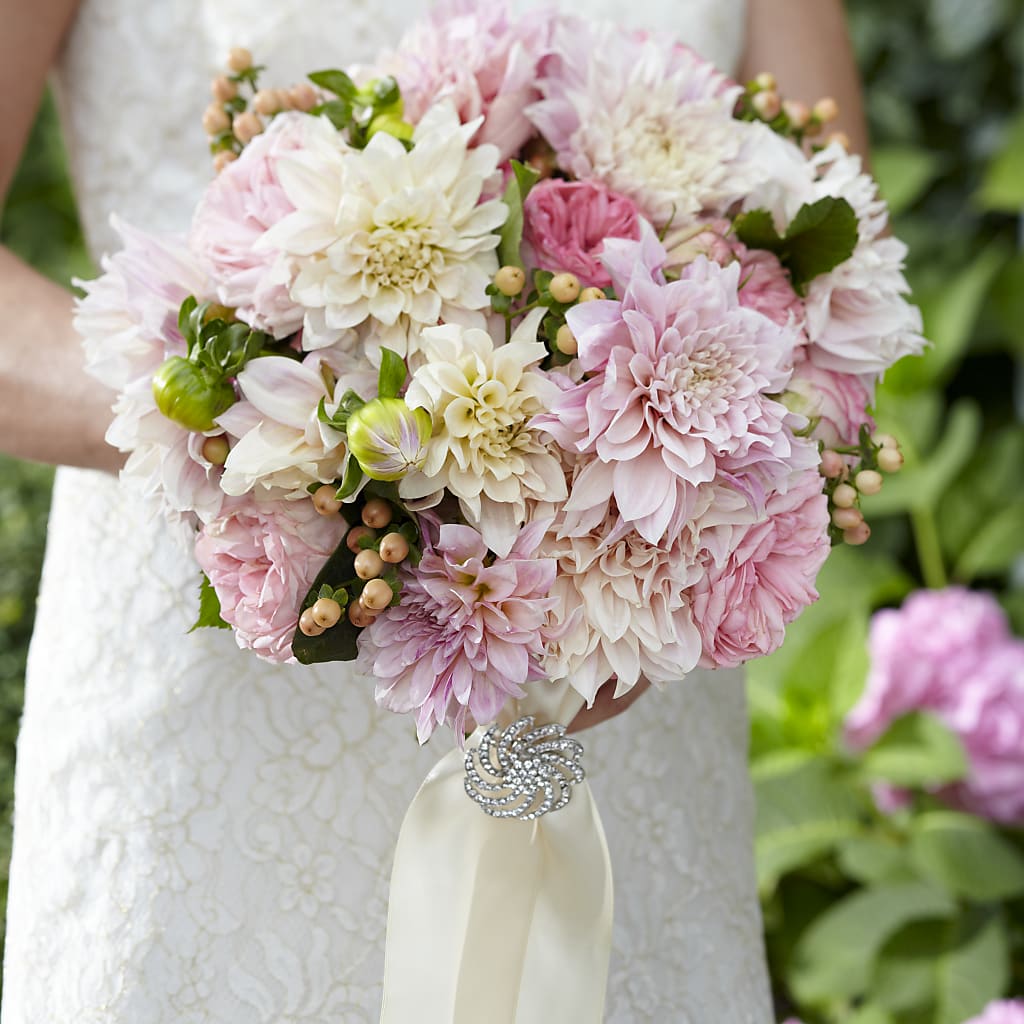 Heart's Promise Bouquet – Castalia Flower Shoppe, Castalia OH